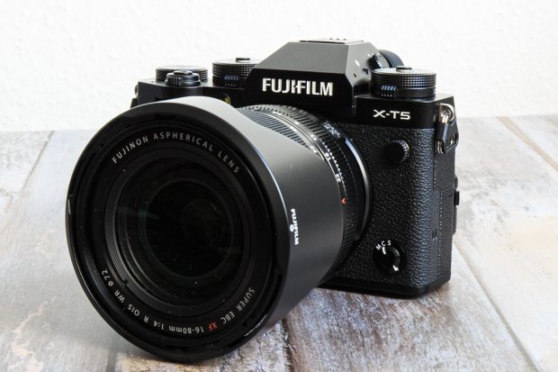 Fuji XT5 Kamera mit Fujinon 16-80mm ƒ4